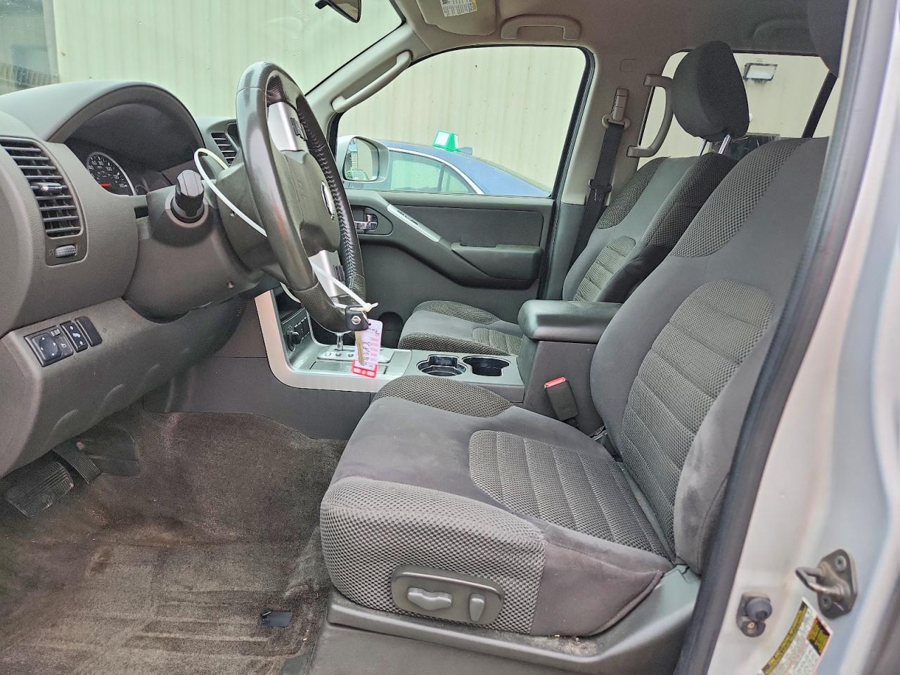 2010 NISSAN PATHFINDER S photo 19