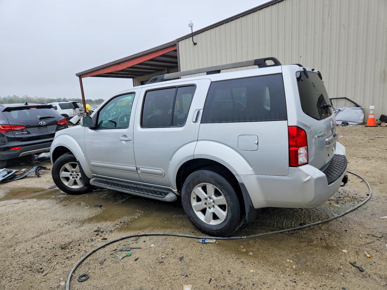 2010 NISSAN PATHFINDER S photo 4
