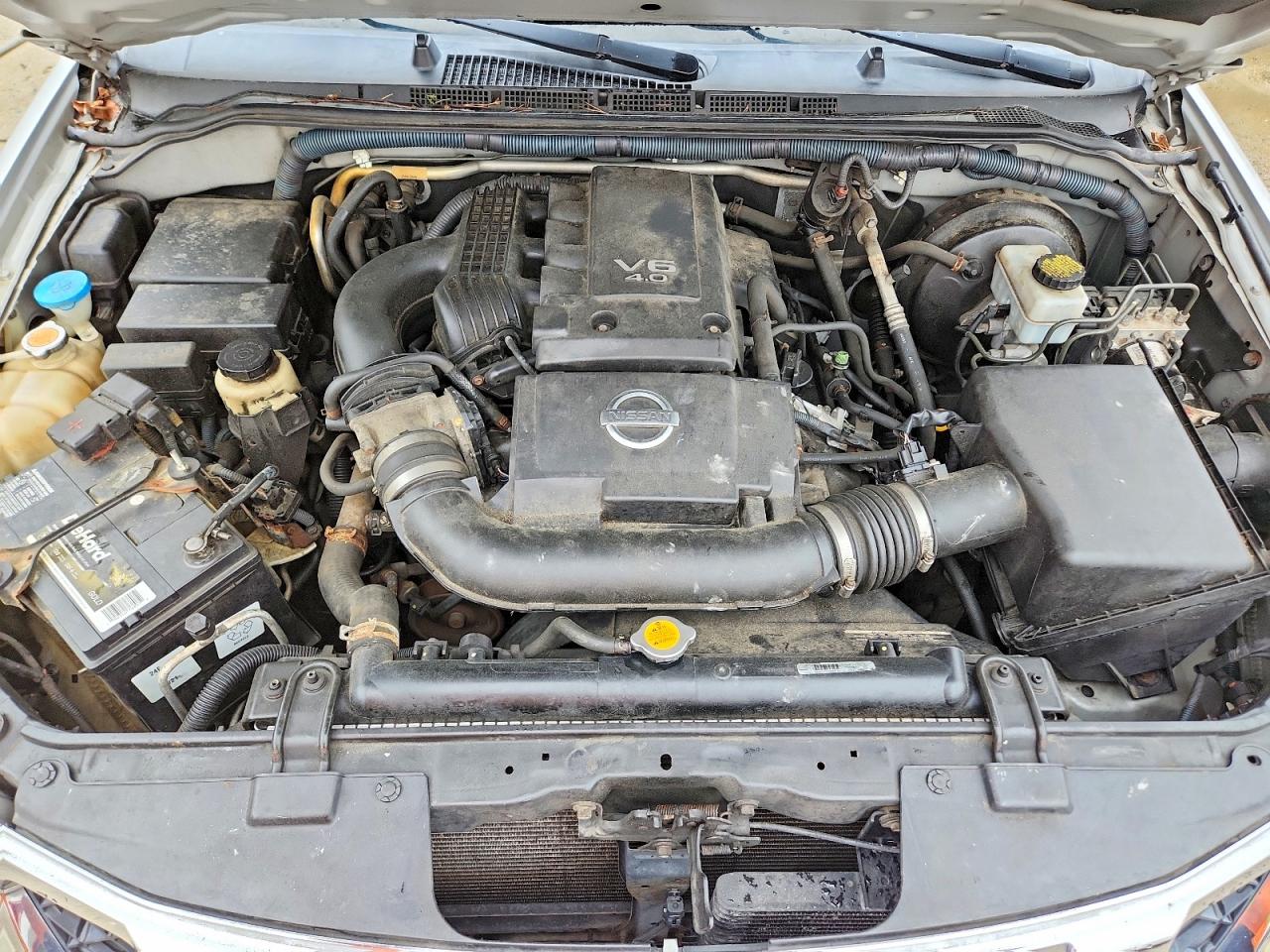 2010 NISSAN PATHFINDER S photo 34