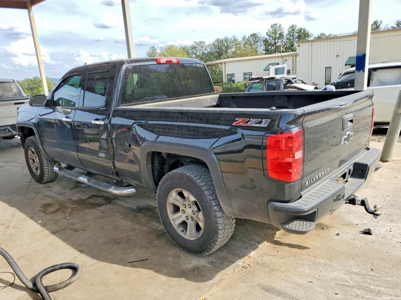 2016 CHEVROLET SILVERADO K1500 LT photo 2