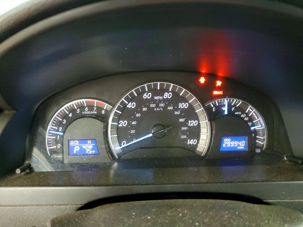 2012 TOYOTA CAMRY SE photo 9