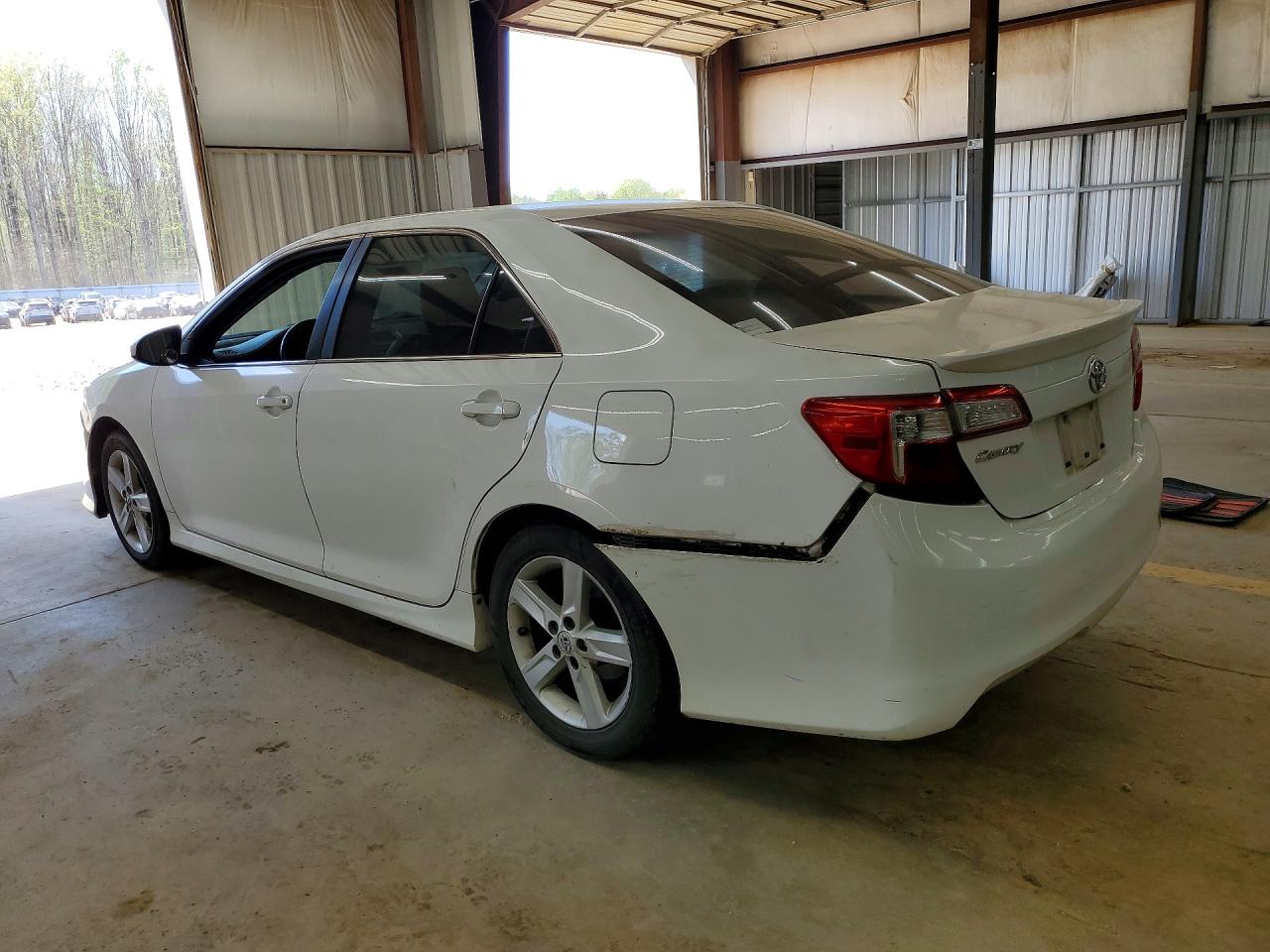 2012 TOYOTA CAMRY SE photo 2
