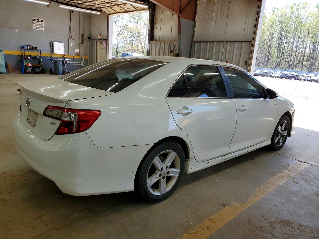 2012 TOYOTA CAMRY SE photo 3