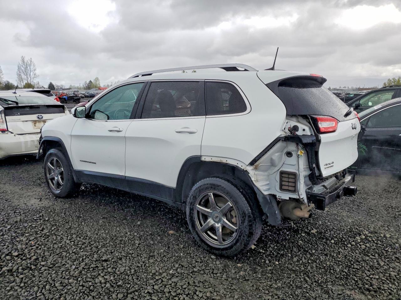 2017 JEEP CHEROKEE LATITUDE photo 3
