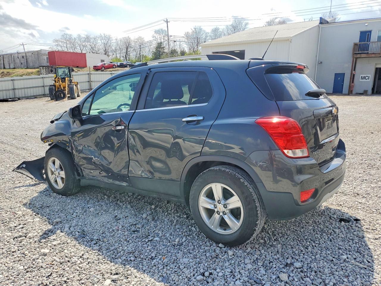 2018 CHEVROLET TRAX 1LT photo 2