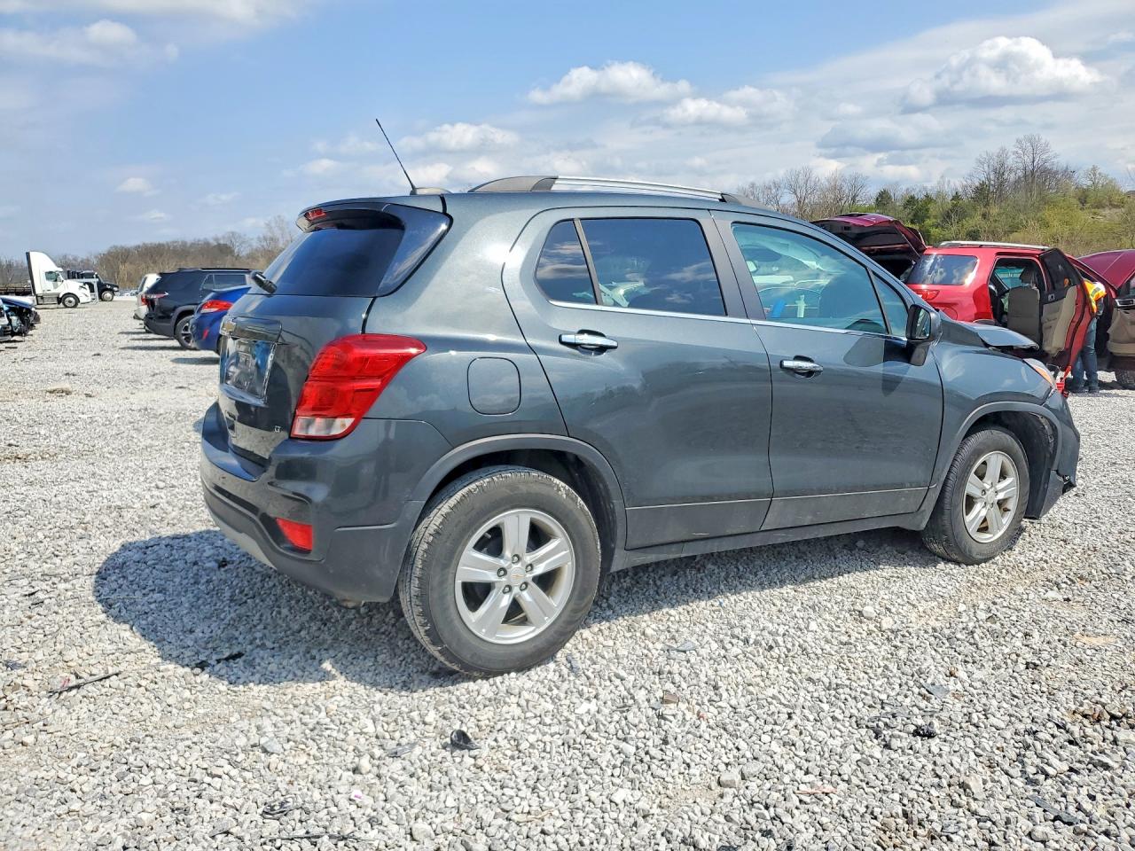 2018 CHEVROLET TRAX 1LT photo 3