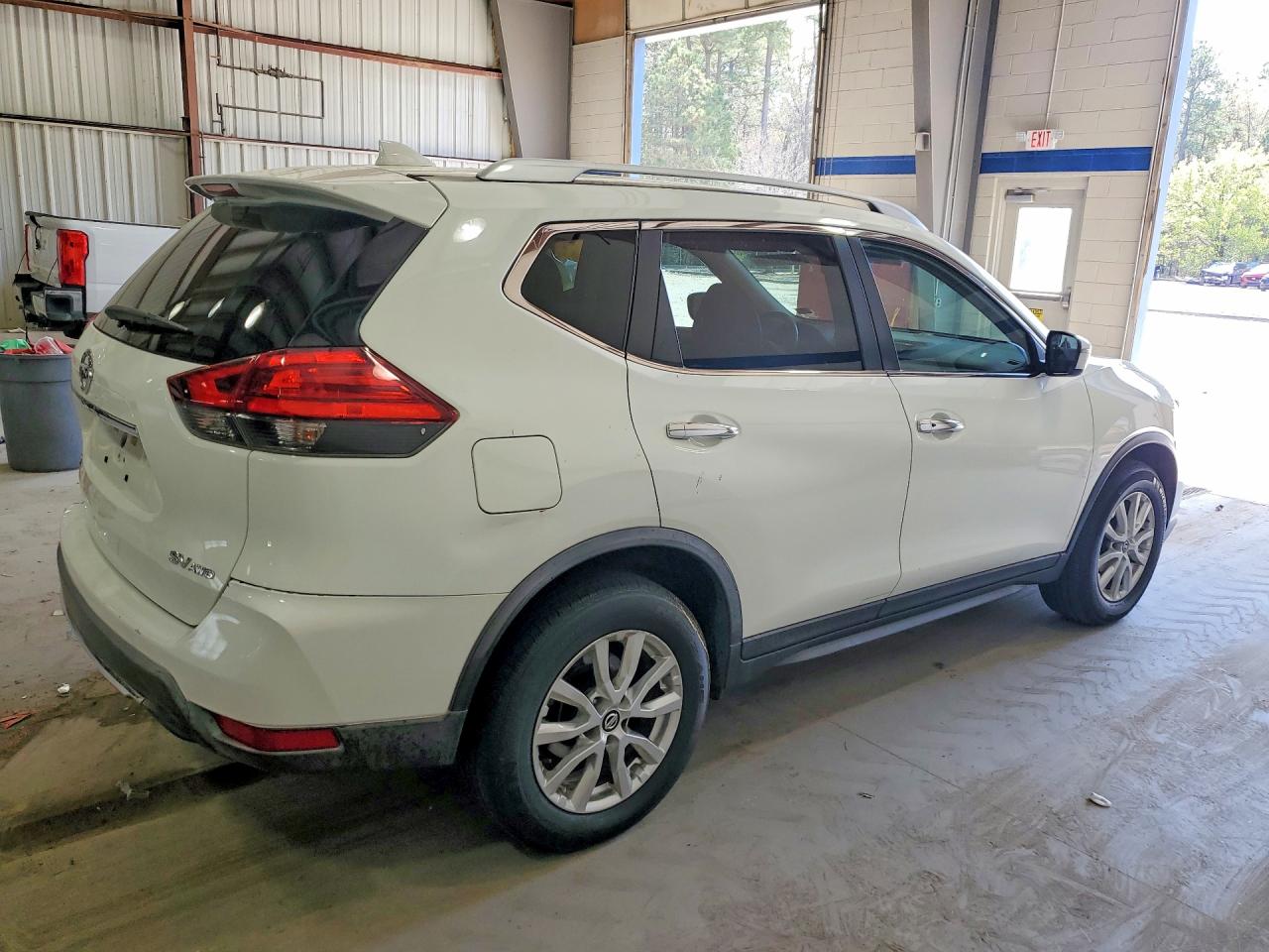 2017 NISSAN ROGUE SV photo 5