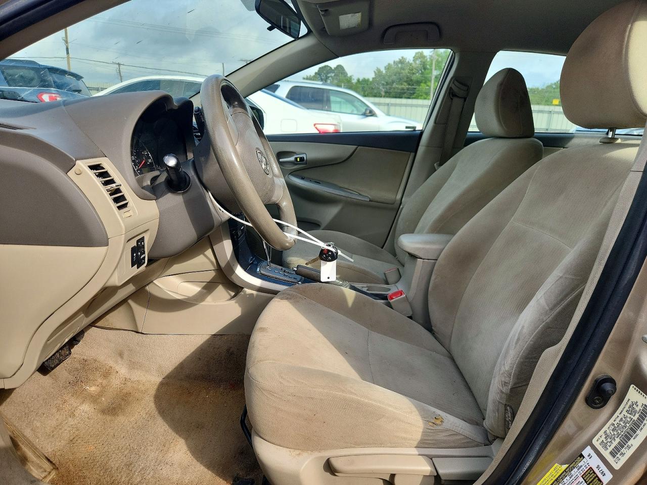 2010 TOYOTA COROLLA LE photo 19