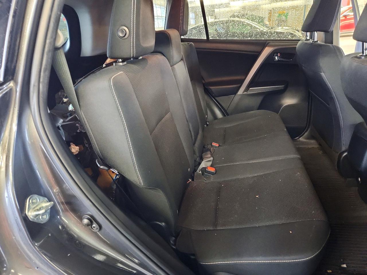 2018 TOYOTA RAV4 XLE photo 31