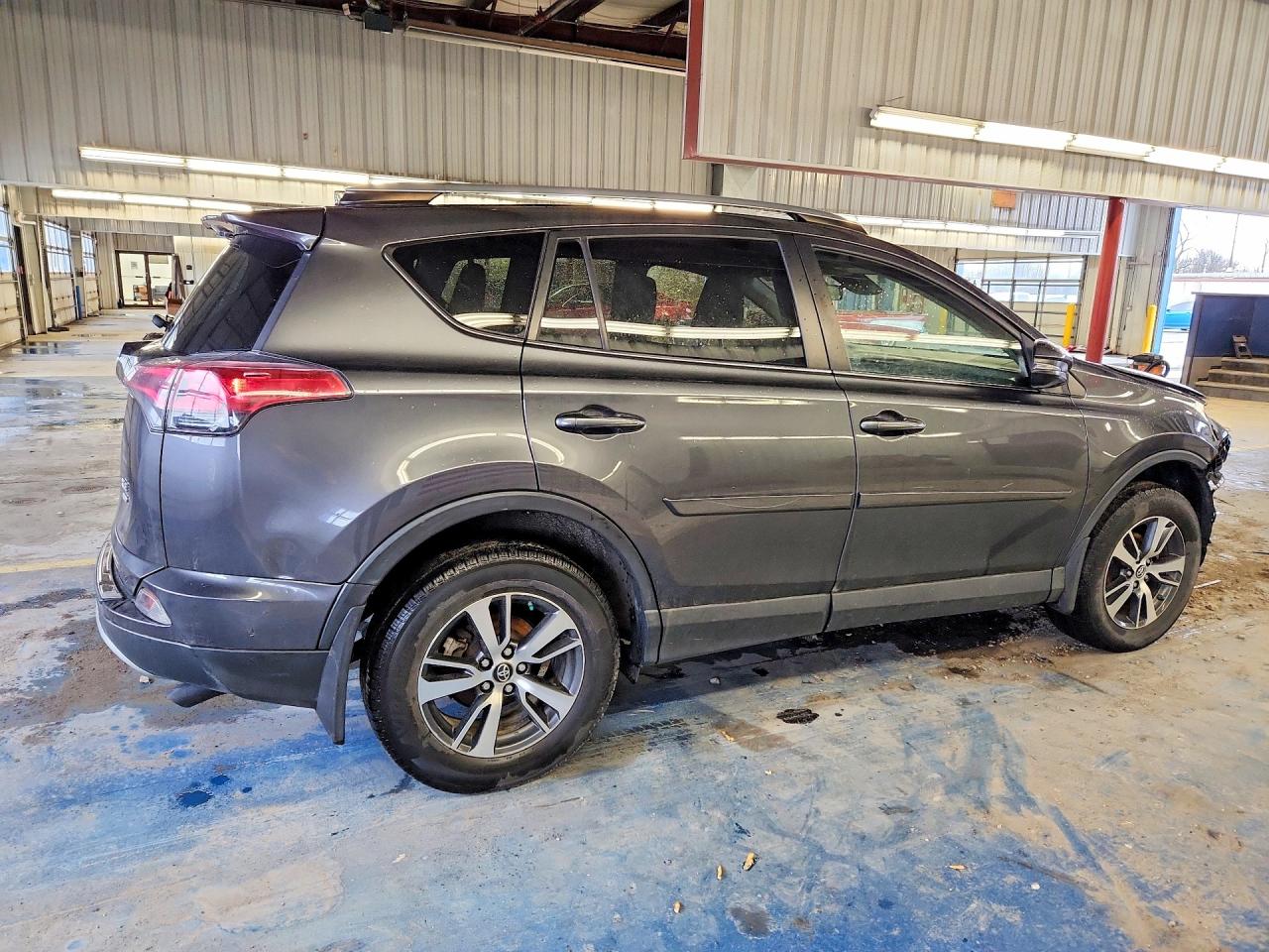 2018 TOYOTA RAV4 XLE photo 7