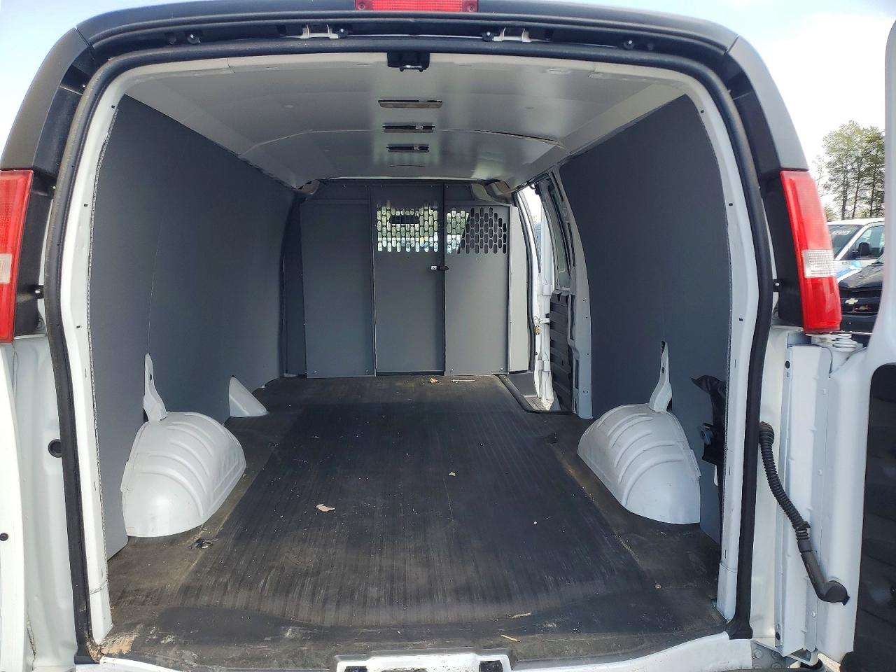 2025 CHEVROLET EXPRESS 3500 CARGO DELIVERY VAN photo 28