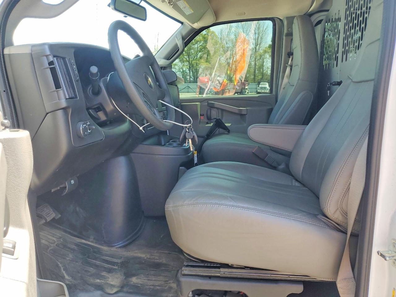 2025 CHEVROLET EXPRESS 3500 CARGO DELIVERY VAN photo 19