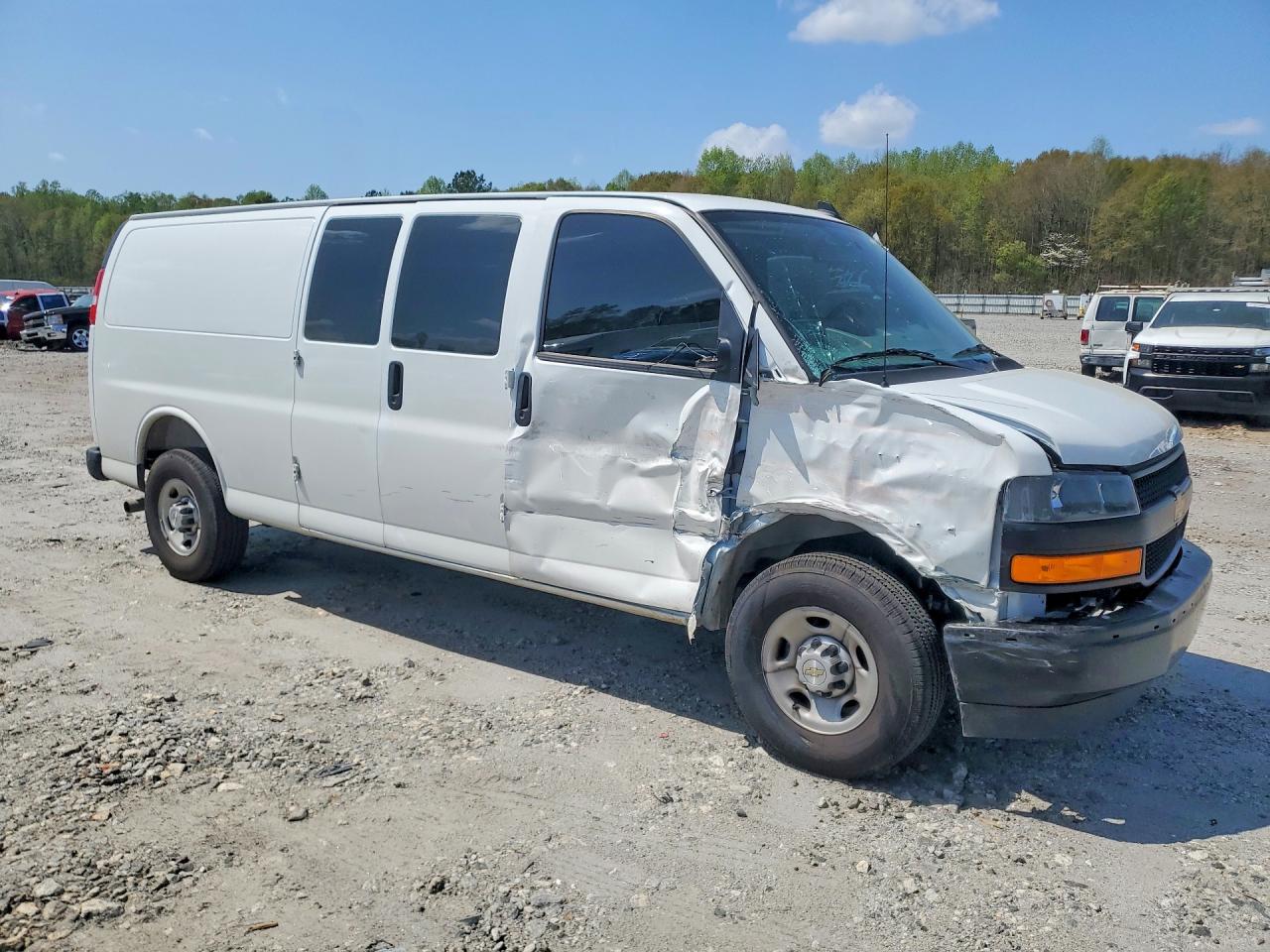 2025 CHEVROLET EXPRESS 3500 CARGO DELIVERY VAN photo 10