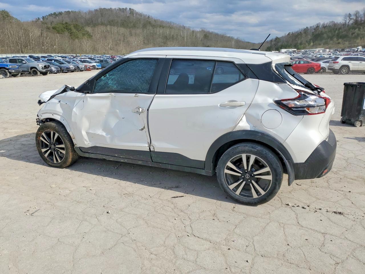 2019 NISSAN KICKS SV photo 3