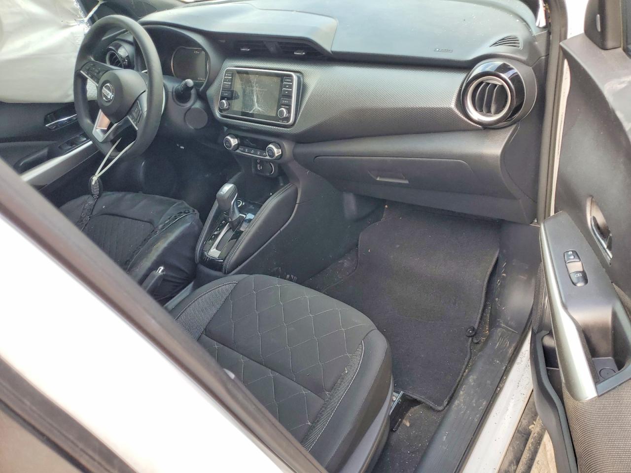 2019 NISSAN KICKS SV photo 15