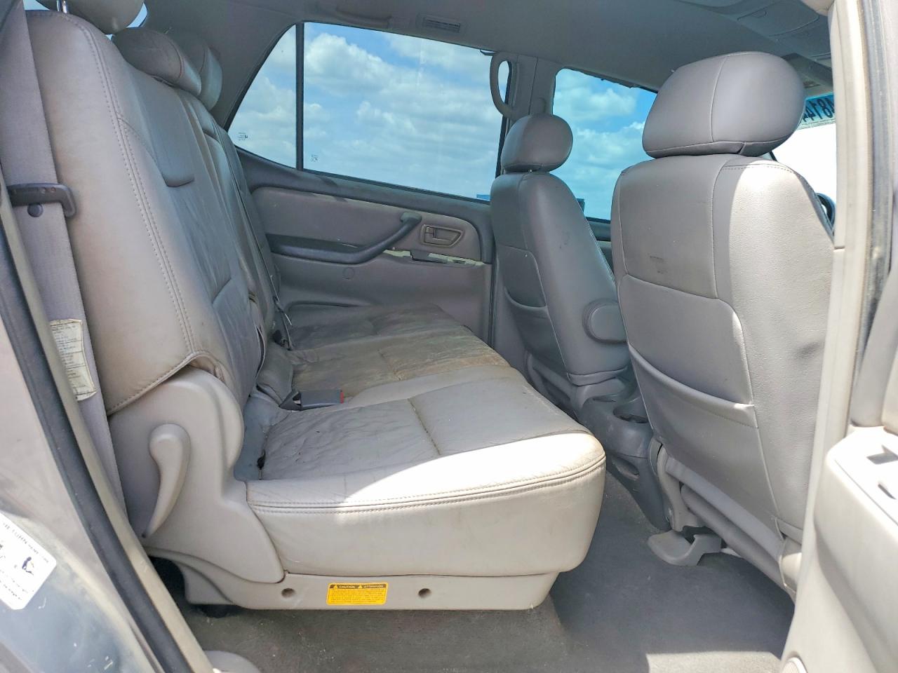 2002 TOYOTA SEQUOIA SR5 photo 11