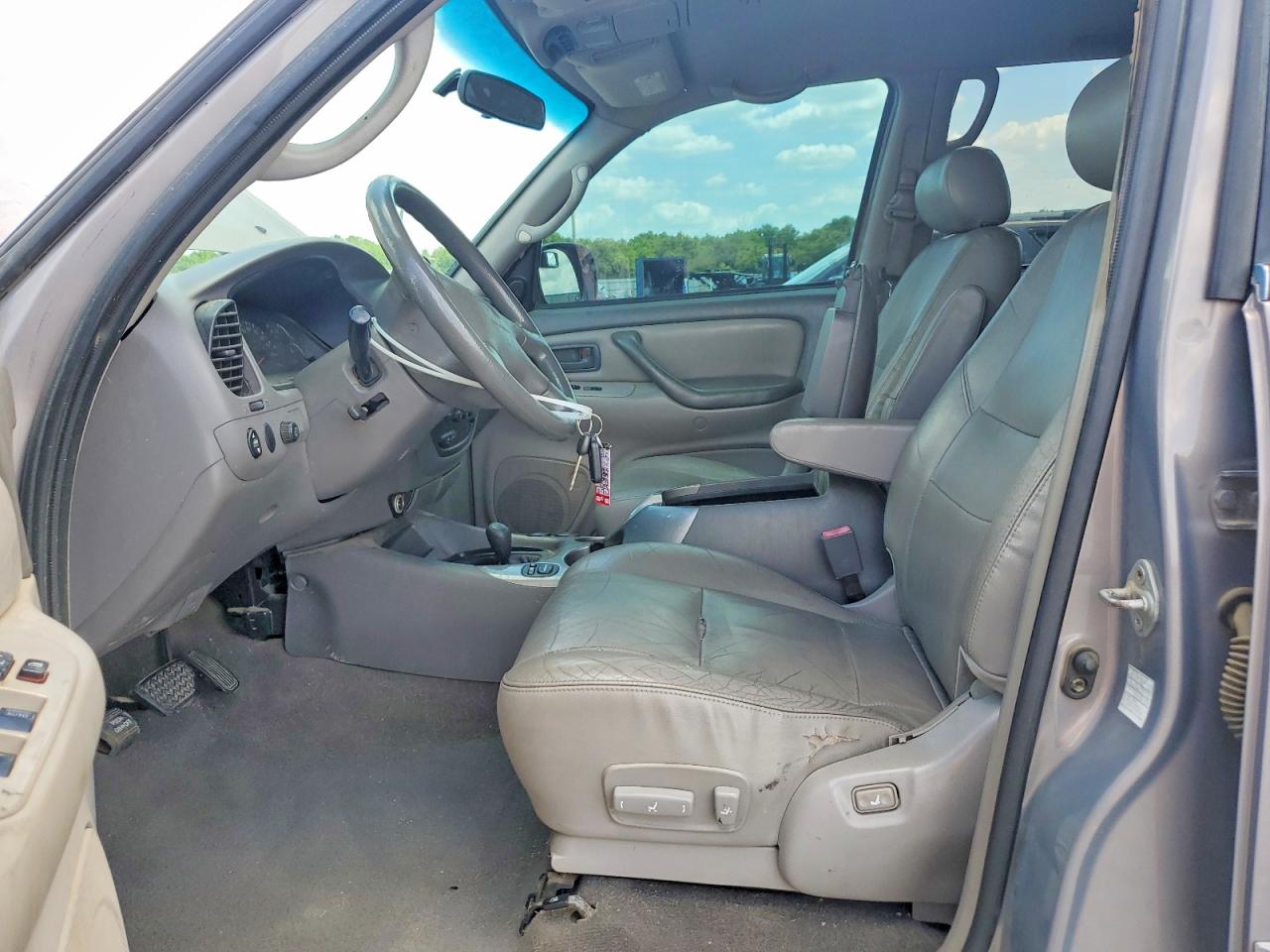 2002 TOYOTA SEQUOIA SR5 photo 7