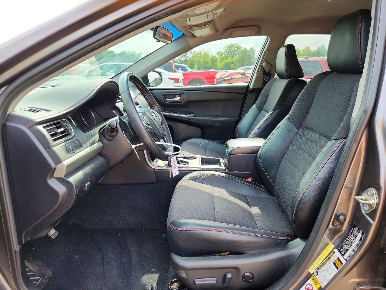 2016 TOYOTA CAMRY SE photo 13