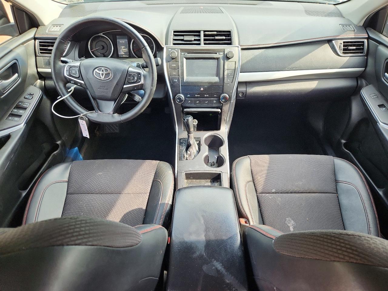 2016 TOYOTA CAMRY SE photo 15
