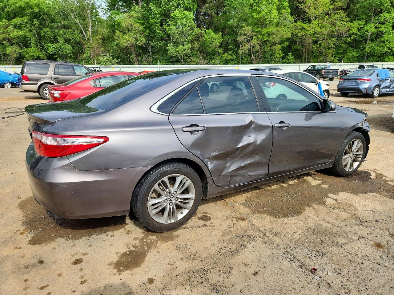 2016 TOYOTA CAMRY SE photo 5