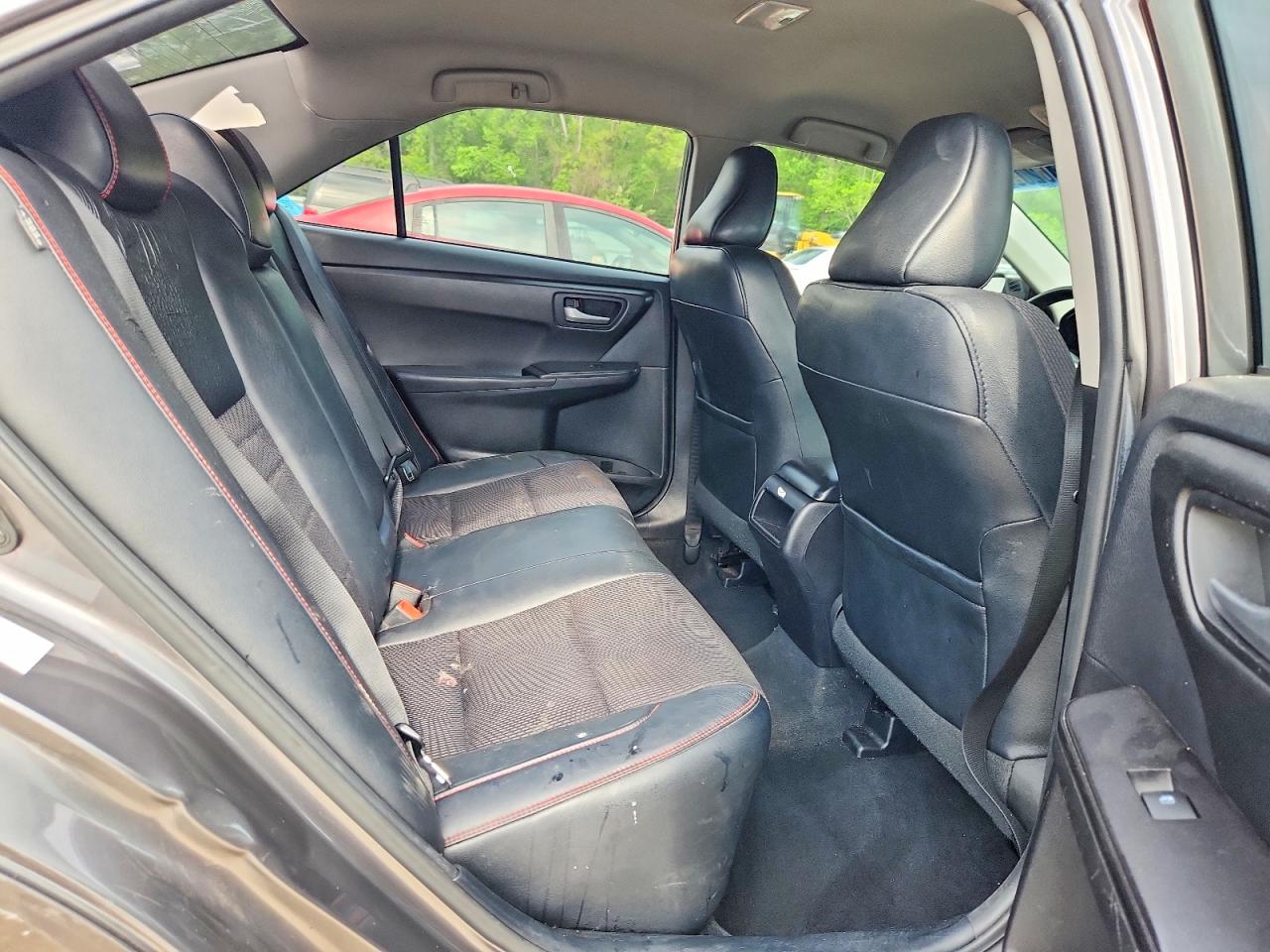 2016 TOYOTA CAMRY SE photo 19
