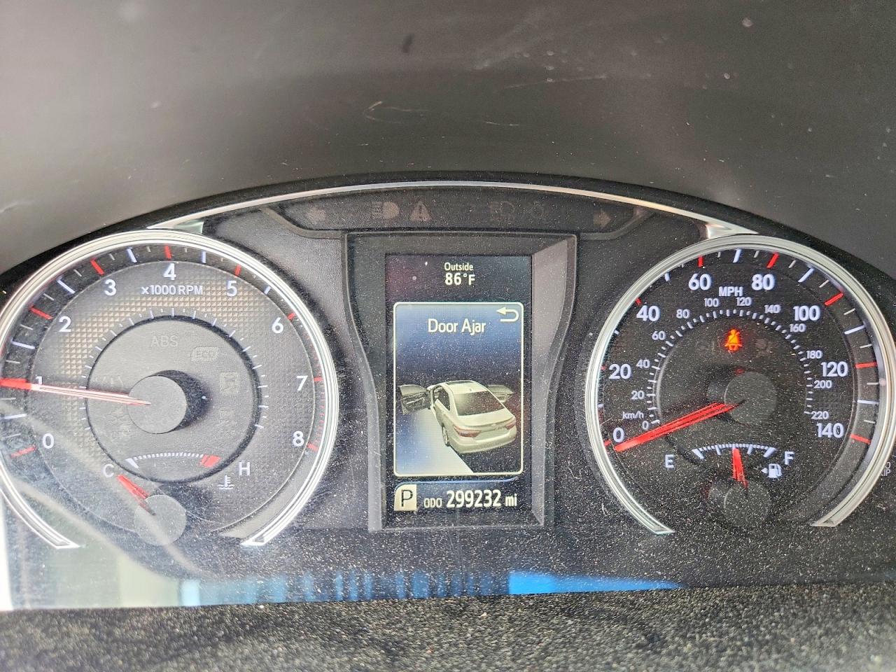 2016 TOYOTA CAMRY SE photo 17