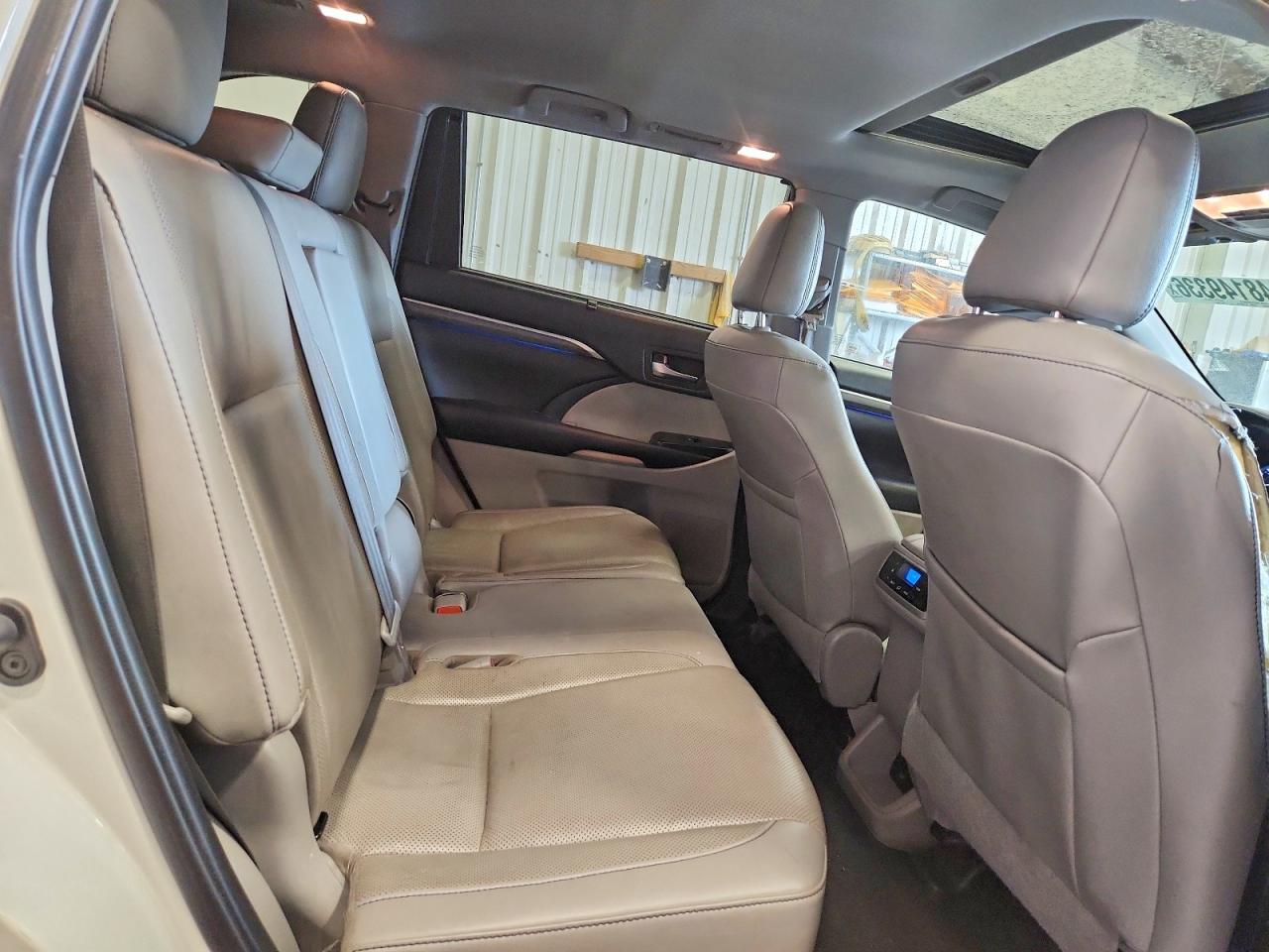 2019 TOYOTA HIGHLANDER LIMITED photo 21
