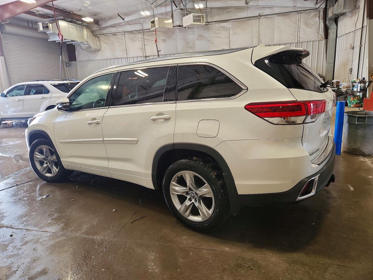 2019 TOYOTA HIGHLANDER LIMITED photo 3
