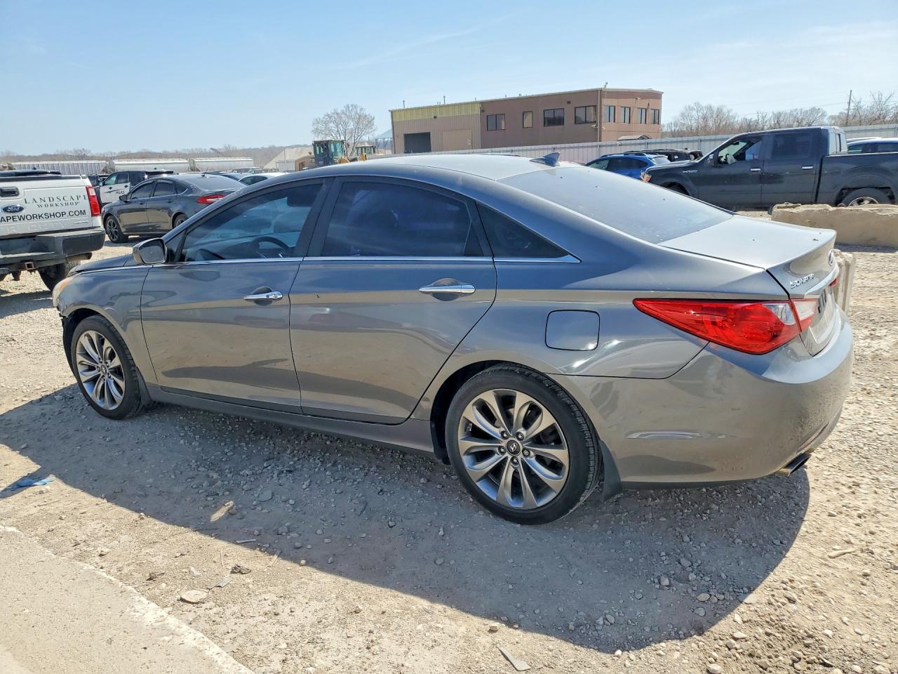 2013 HYUNDAI SONATA SE photo 4