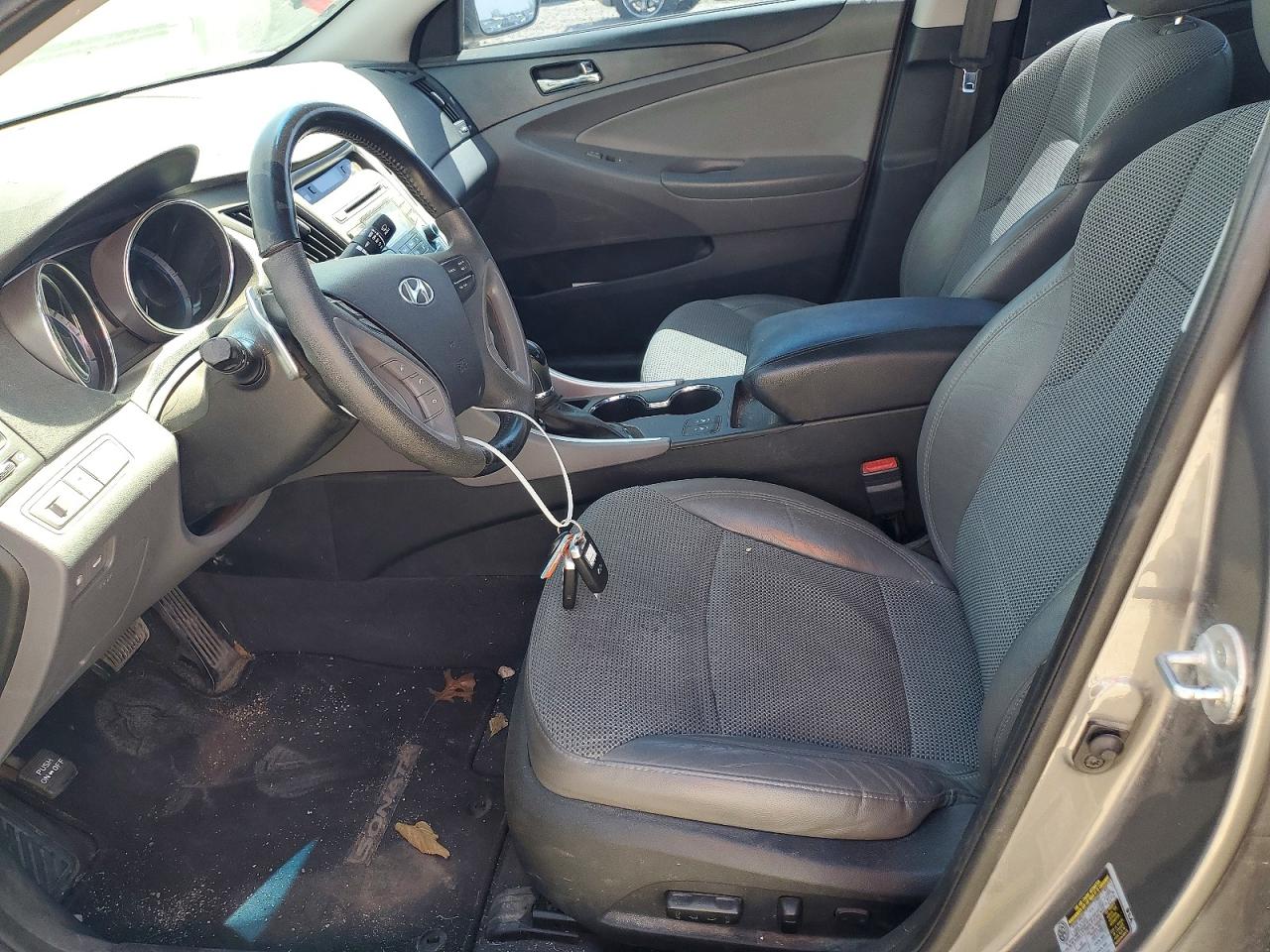 2013 HYUNDAI SONATA SE photo 19