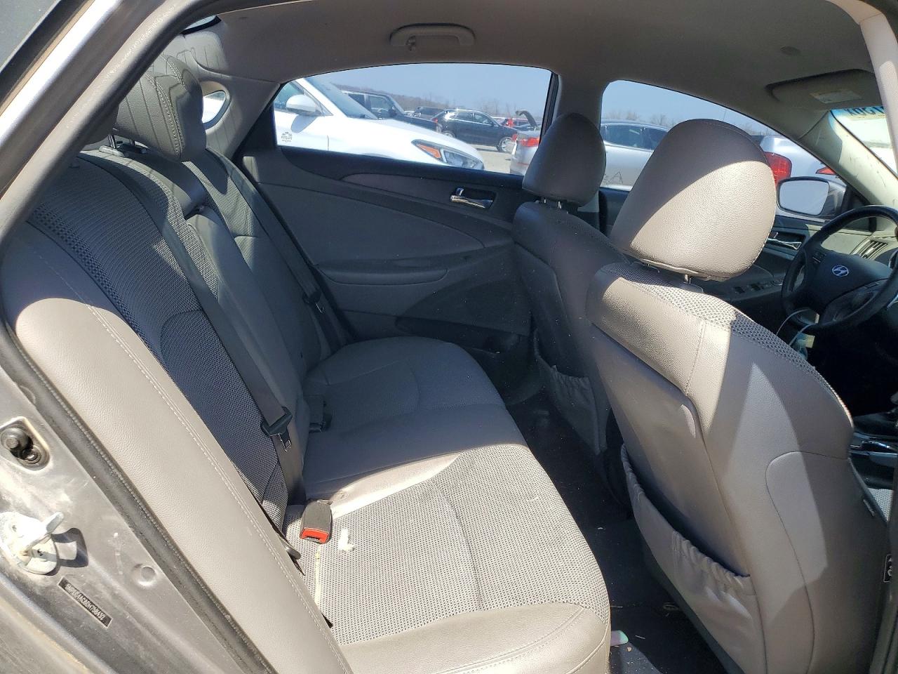 2013 HYUNDAI SONATA SE photo 28