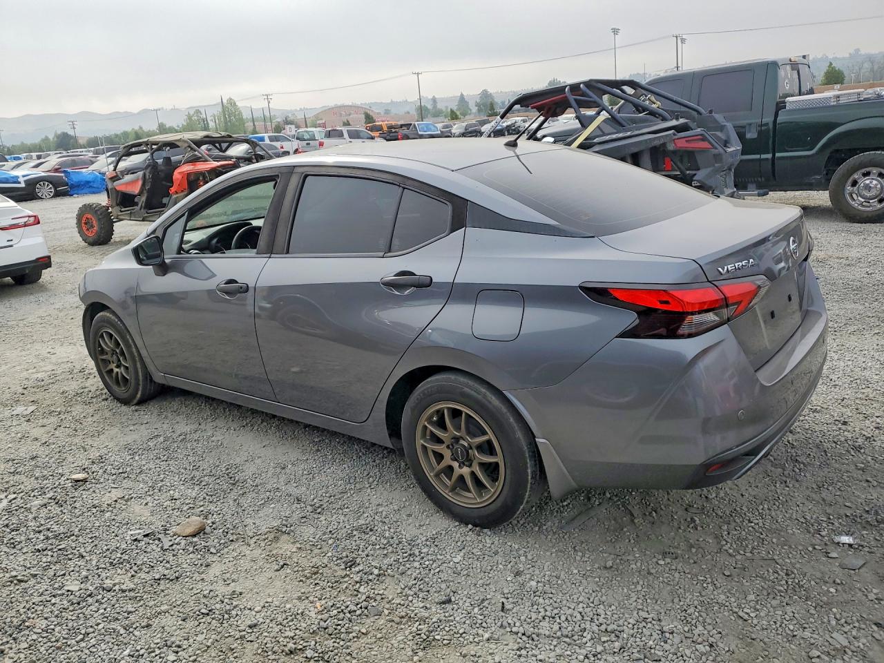2020 NISSAN VERSA S photo 2