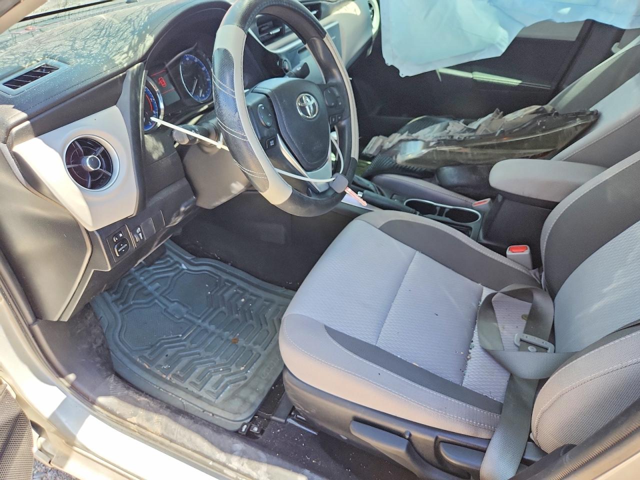 2017 TOYOTA COROLLA LE photo 19