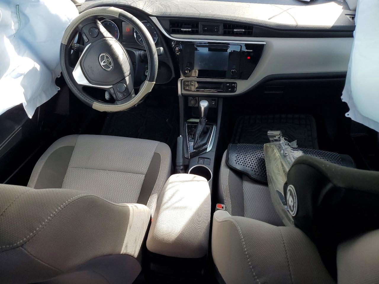 2017 TOYOTA COROLLA LE photo 22