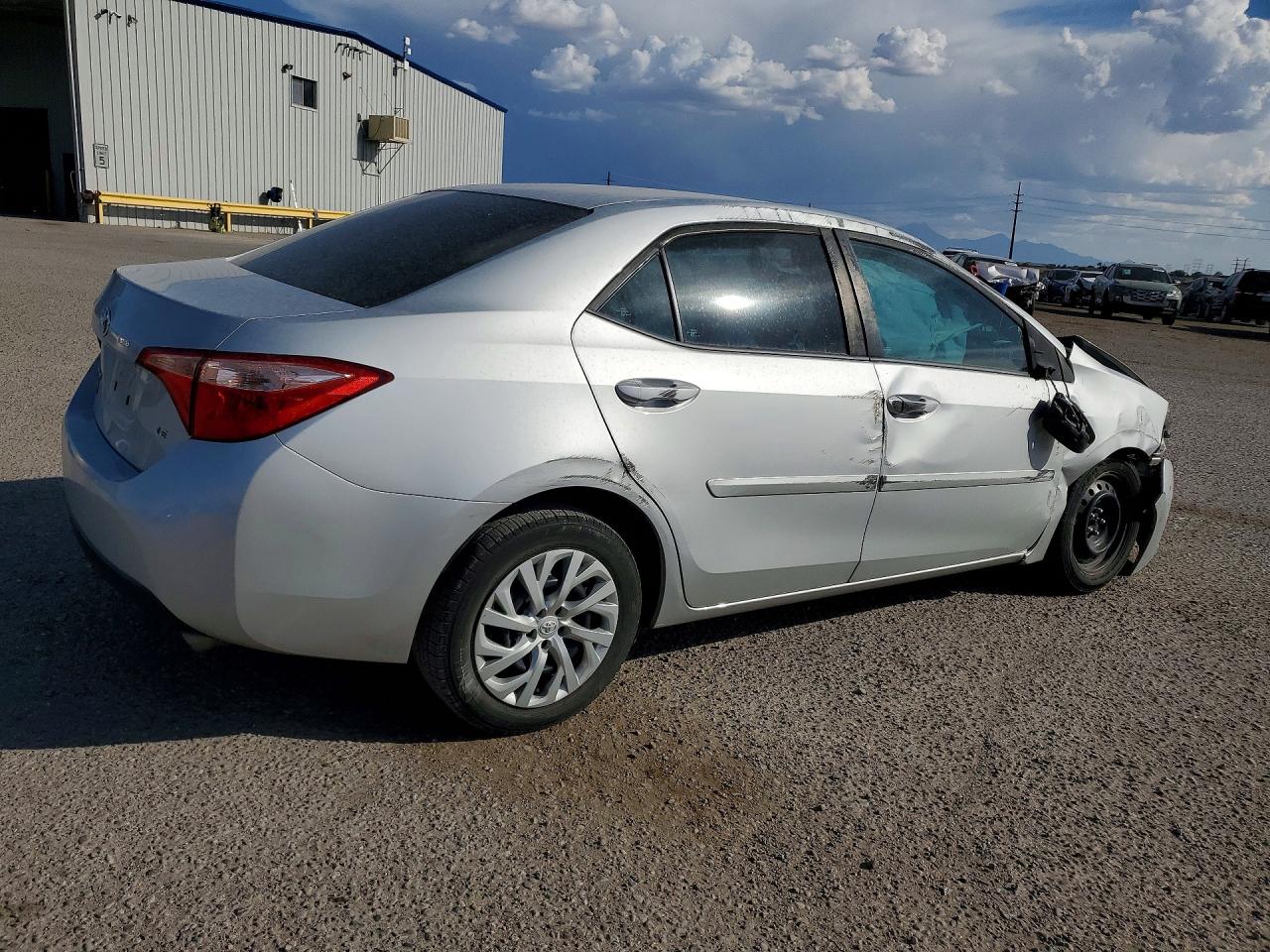 2017 TOYOTA COROLLA LE photo 7