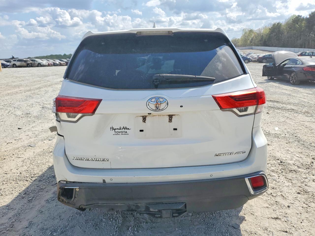 2018 TOYOTA HIGHLANDER LIMITED PLATINUM photo 11