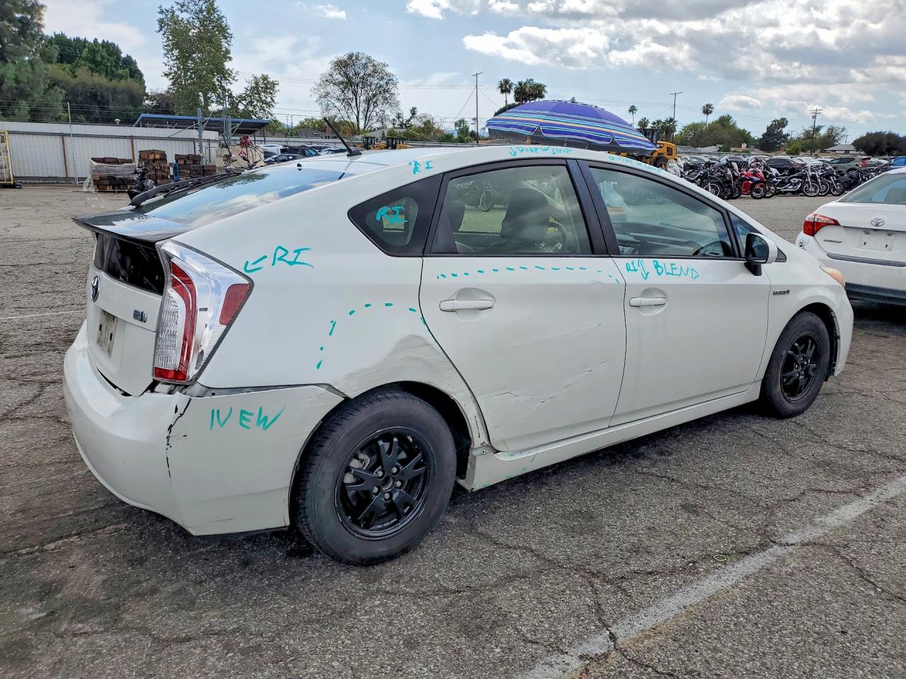 2014 TOYOTA PRIUS TWO photo 7