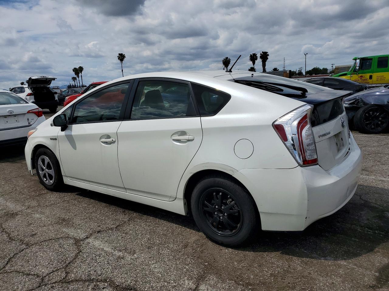 2014 TOYOTA PRIUS TWO photo 4