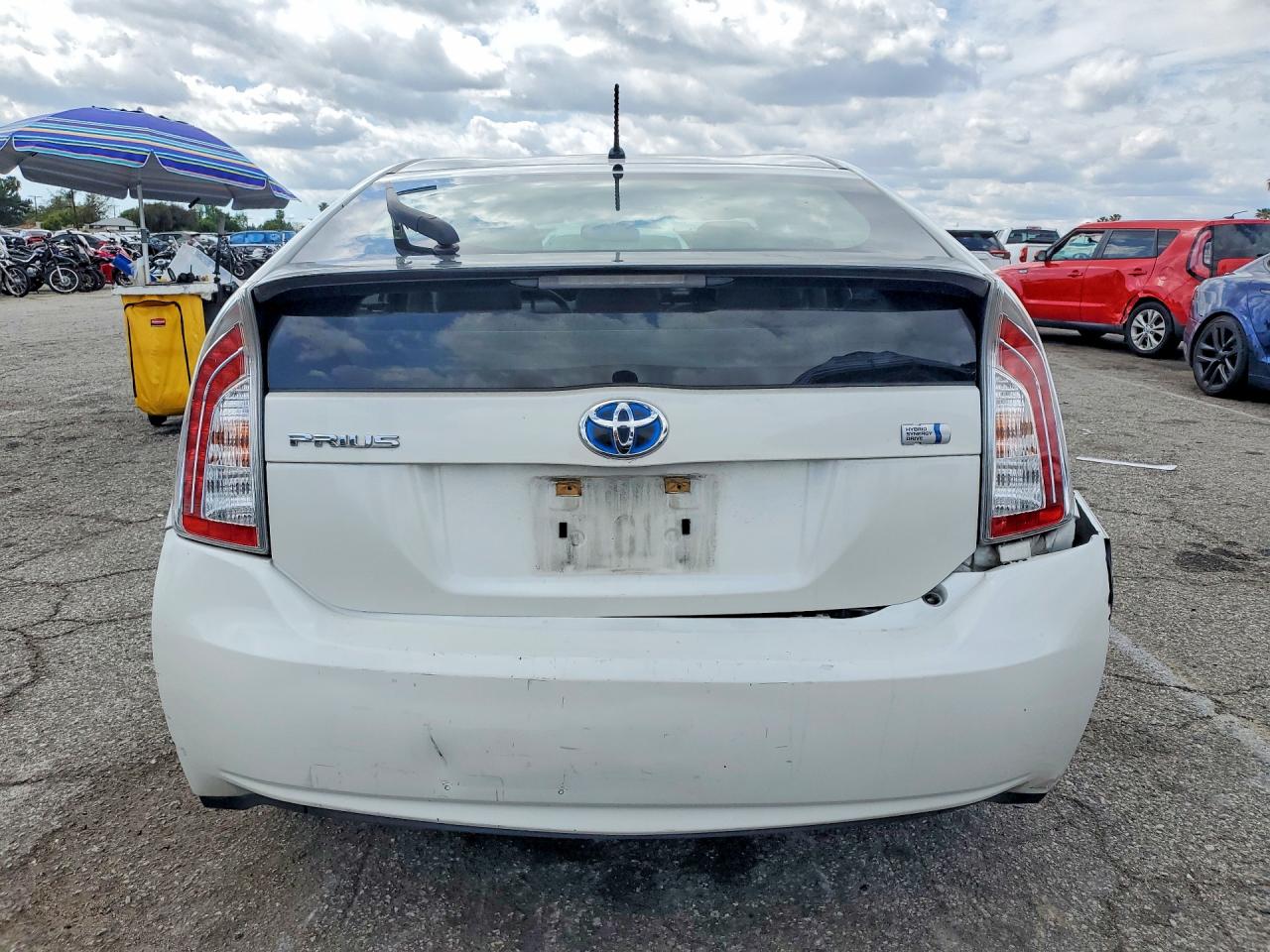 2014 TOYOTA PRIUS TWO photo 16