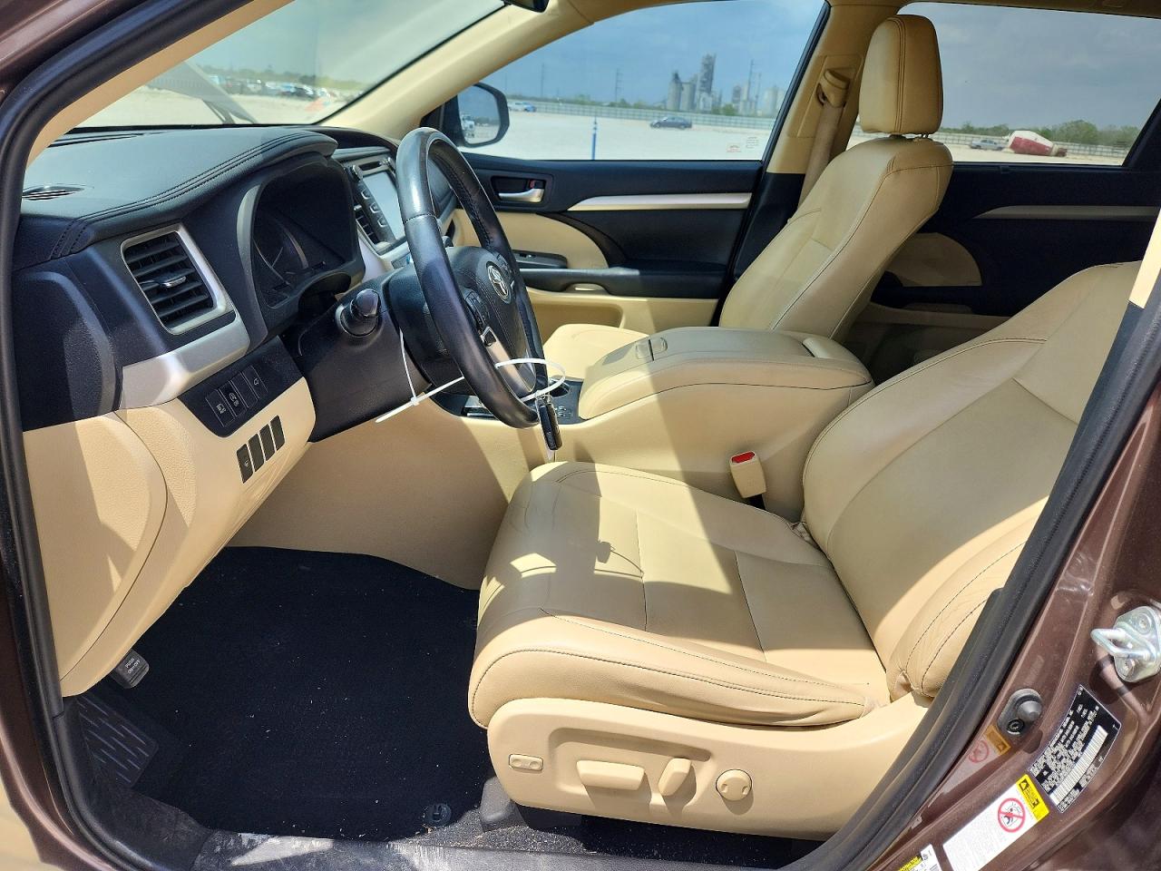2019 TOYOTA HIGHLANDER XLE photo 19