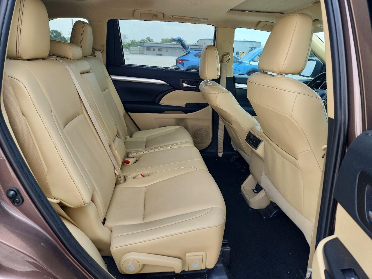 2019 TOYOTA HIGHLANDER XLE photo 31