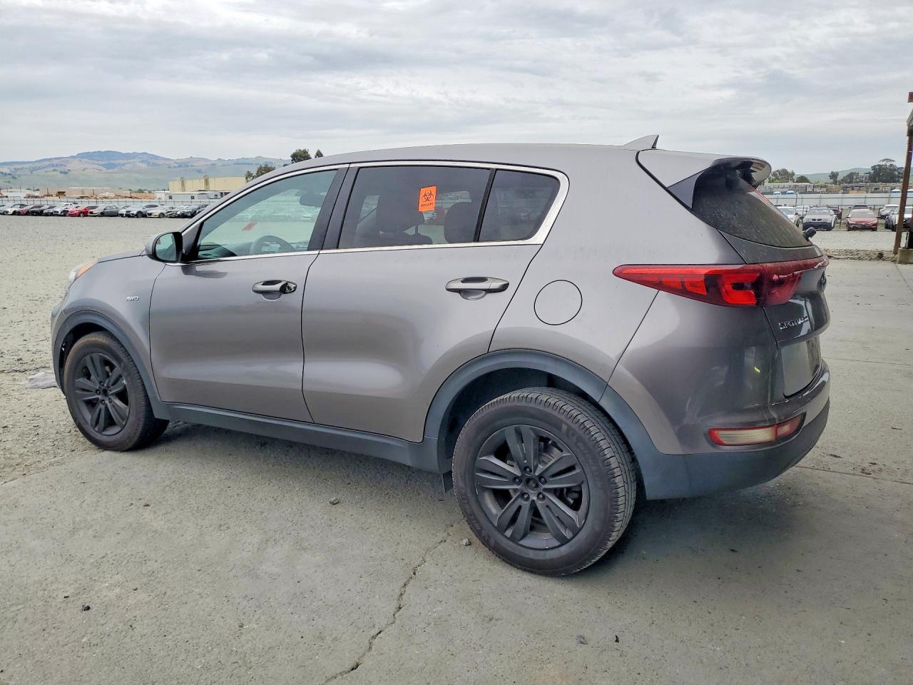 2018 KIA SPORTAGE LX photo 3