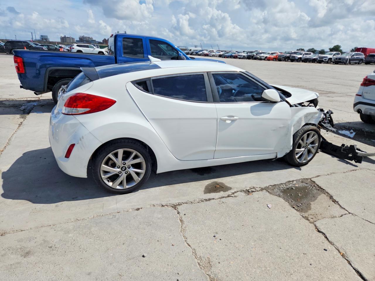 2017 HYUNDAI VELOSTER BASE photo 3