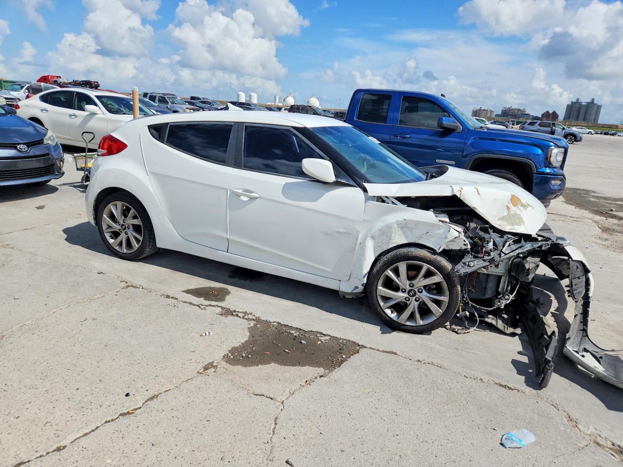 2017 HYUNDAI VELOSTER BASE photo 4