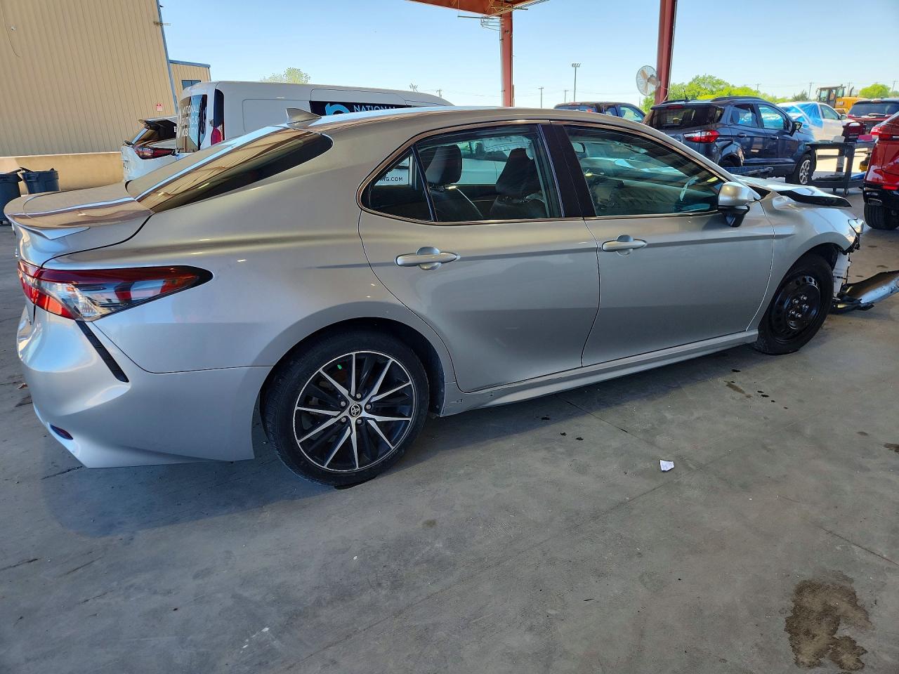 2021 TOYOTA CAMRY SE photo 5