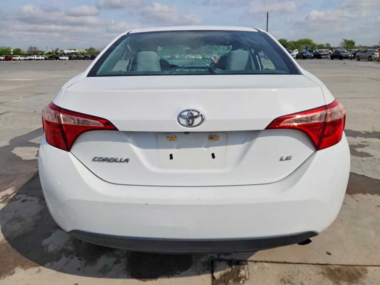 2017 TOYOTA COROLLA LE photo 11