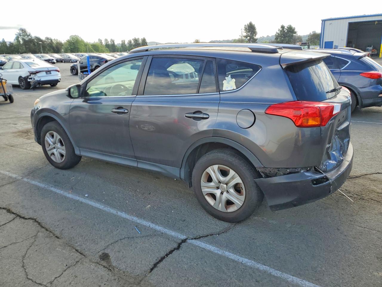 2015 TOYOTA RAV4 LE photo 4
