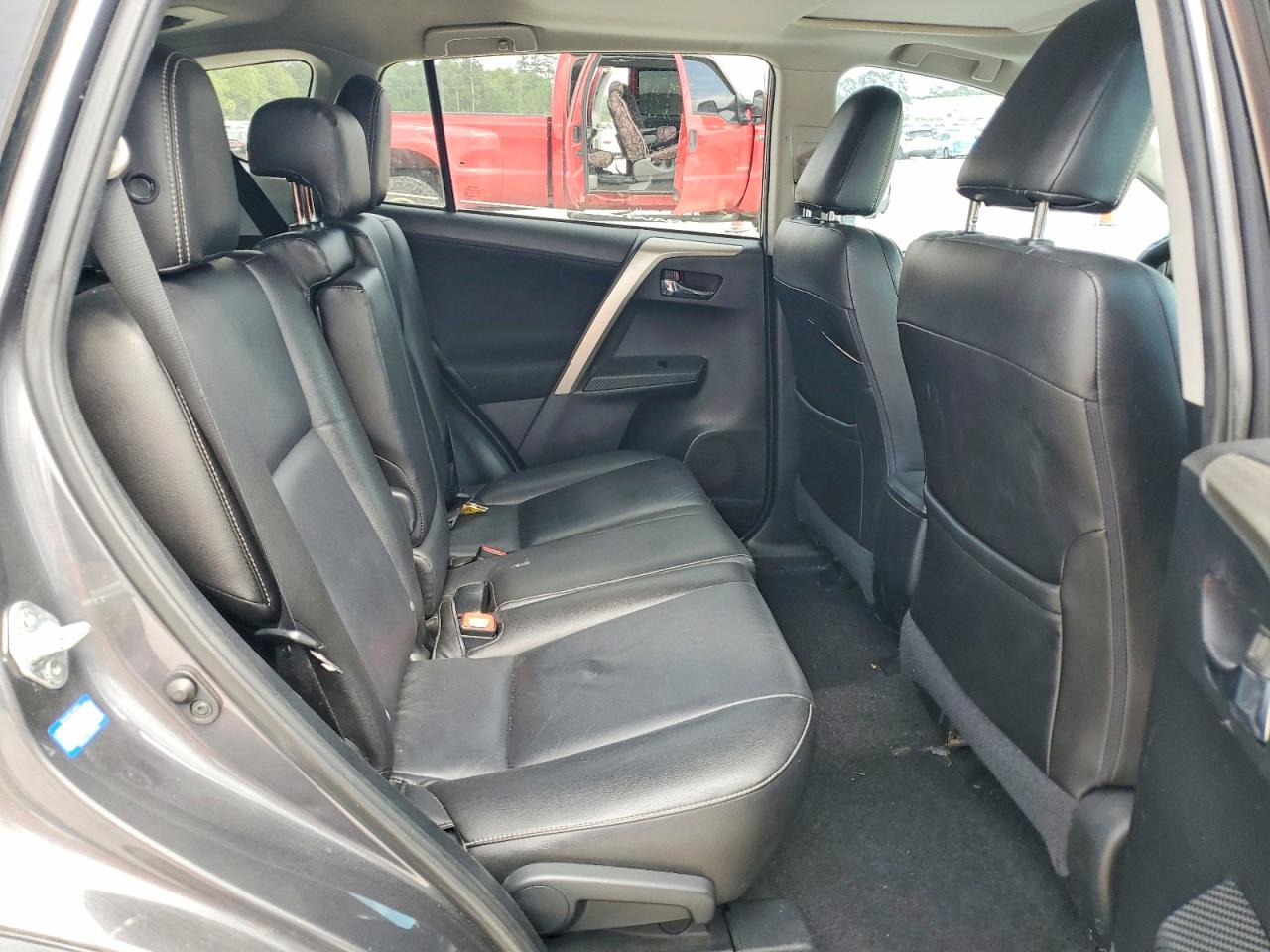 2014 TOYOTA RAV4 XLE photo 31