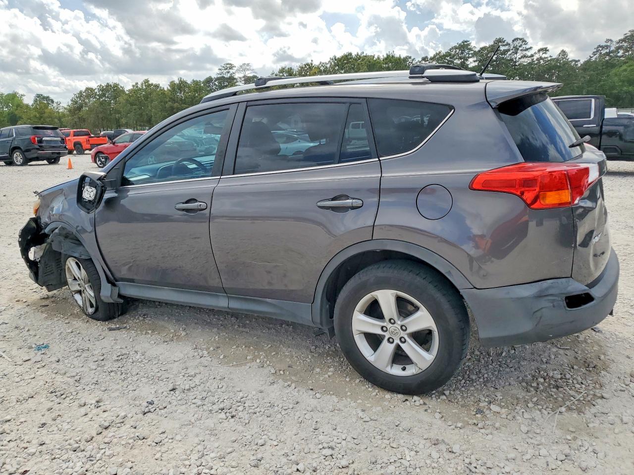 2014 TOYOTA RAV4 XLE photo 4