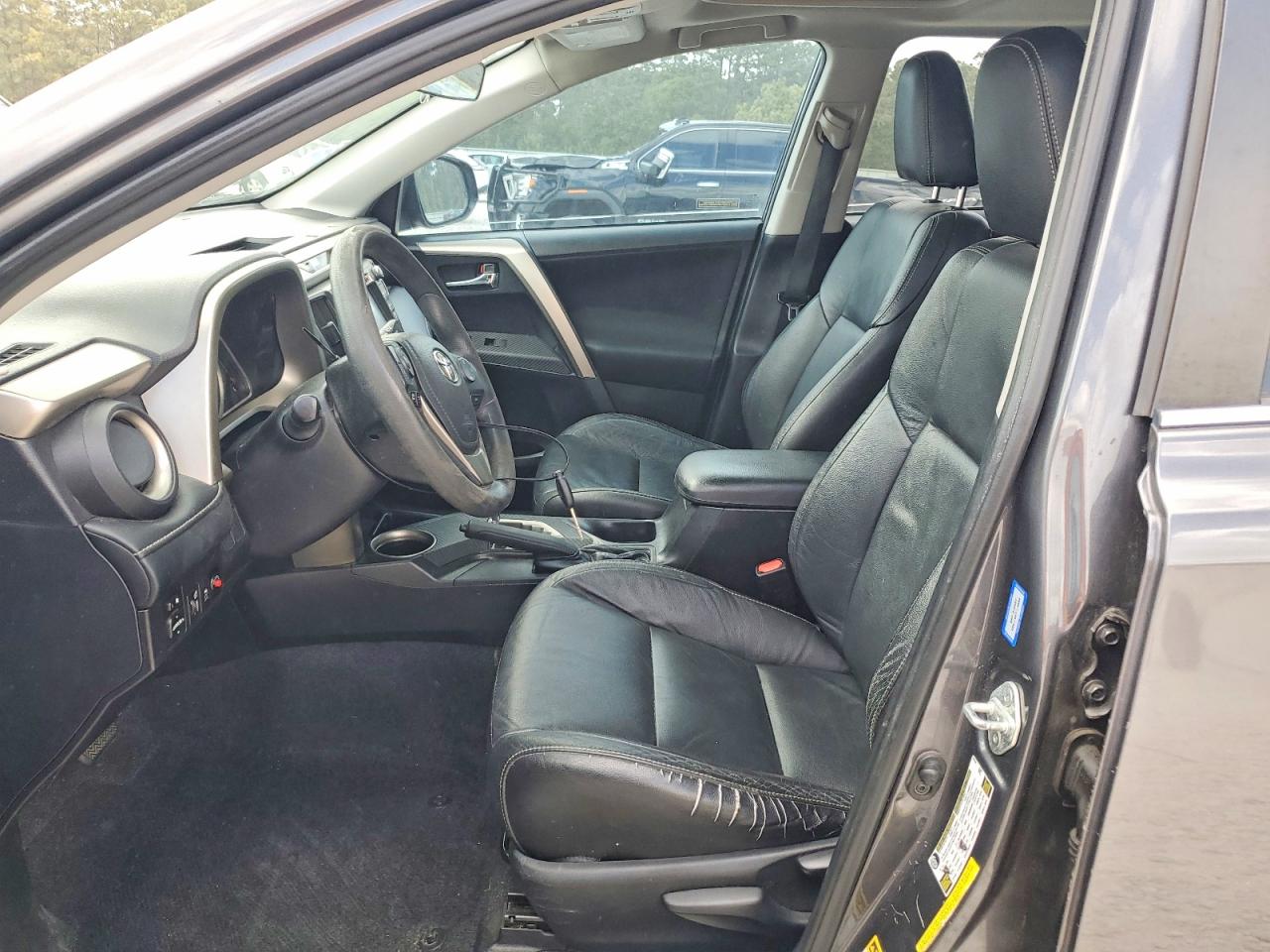 2014 TOYOTA RAV4 XLE photo 19